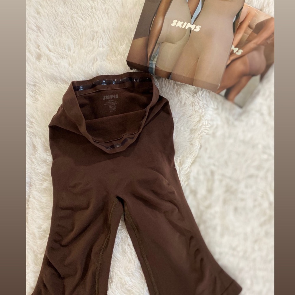 SKIMS Sculpting Short Above The Knee